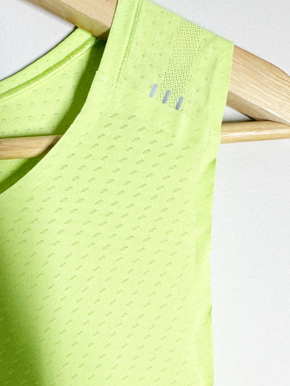 Lululemon Men's Fast and Free Singlet Breathable Performance Tank Top Neon Green - Picture 2 of 7